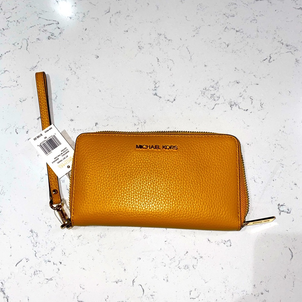 BRAND NEW! Michael Kors Wallet